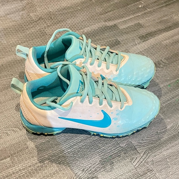 Nike Soccer Cleats Blue and white - Picture 2 of 3